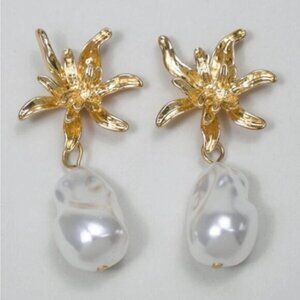 Flower statement earrings N338